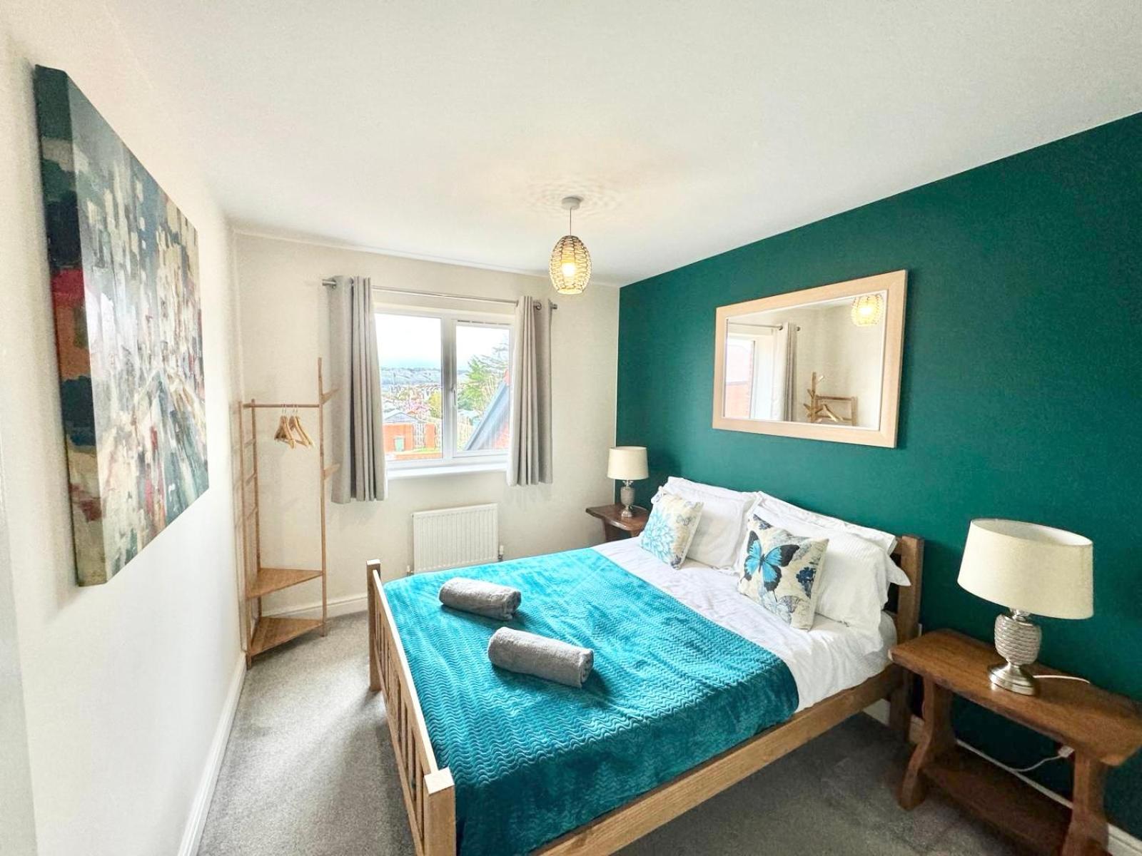Home Centrally Located In Folkestone, Great Location For Families Or Workers Extérieur photo