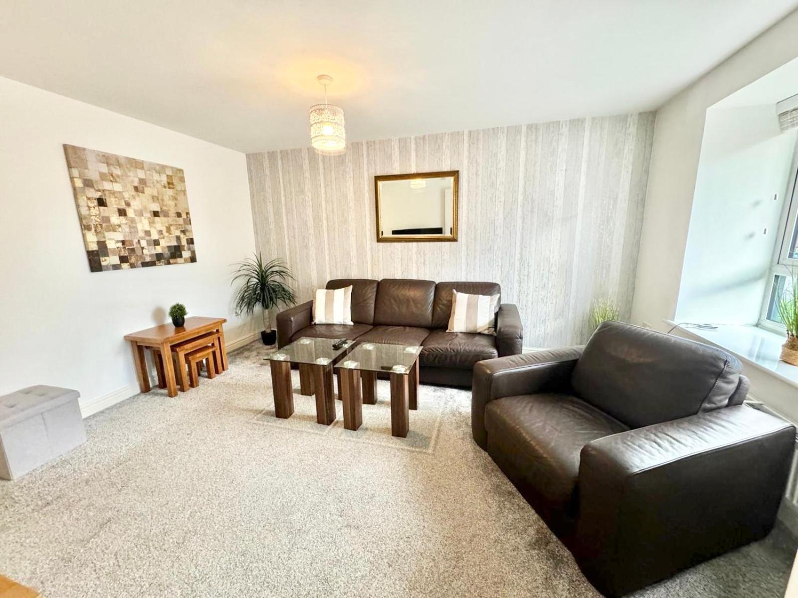 Home Centrally Located In Folkestone, Great Location For Families Or Workers Extérieur photo