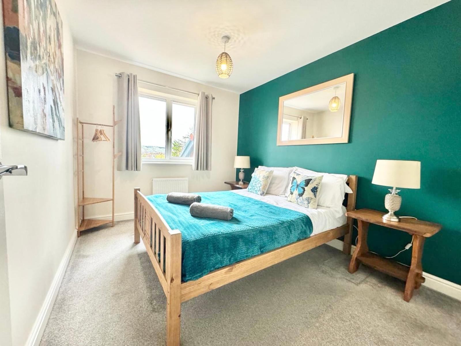 Home Centrally Located In Folkestone, Great Location For Families Or Workers Extérieur photo