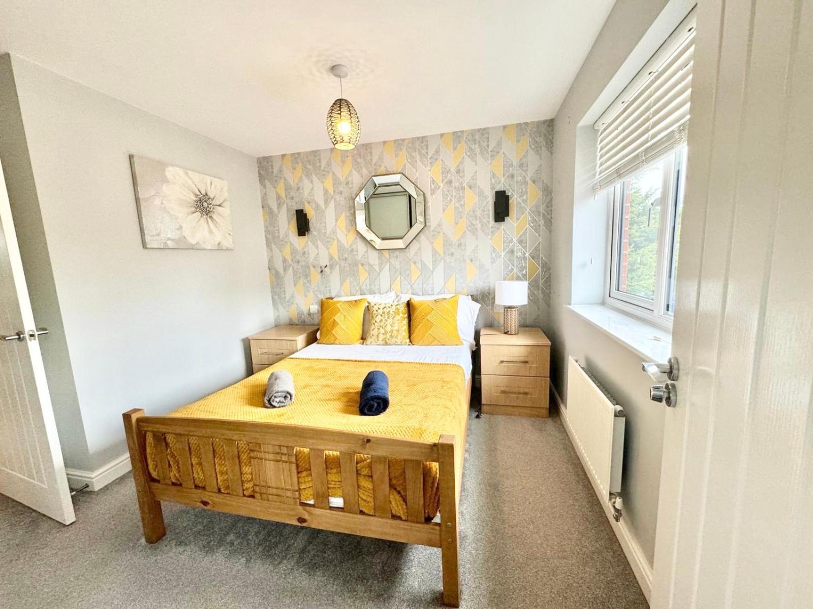 Home Centrally Located In Folkestone, Great Location For Families Or Workers Extérieur photo
