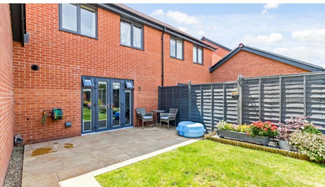 Home Centrally Located In Folkestone, Great Location For Families Or Workers Extérieur photo